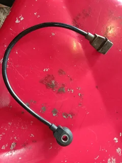 VW Golf or polo or seat knock sensor available only wats in pictures 3pin