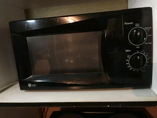 Black 20 litre microwave