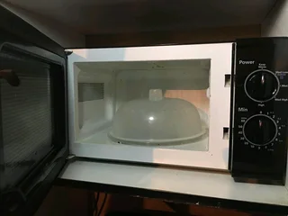Black 20 litre microwave