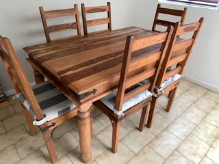 Dining Room Table &amp; Chairs