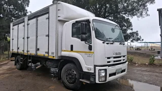 2012 Isuzu ftr850 closed body 8ton truck