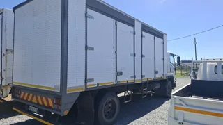 2012 Isuzu ftr850 closed body 8ton truck