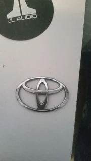 Toyota badge