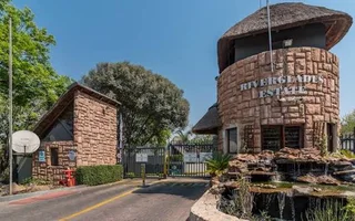 2 bedroom 1 bathroom in Fourways