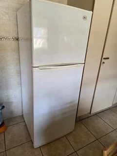 LG EXPRESS COOL Fridge with freezer