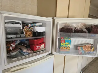 LG EXPRESS COOL Fridge with freezer