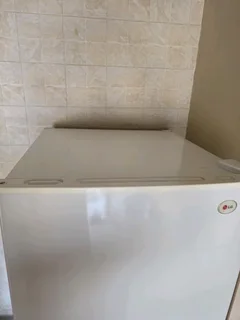 LG EXPRESS COOL Fridge with freezer