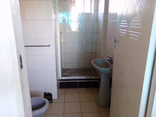 2 bedroom Out-building for rent in Merebank 0*7*3*8*0*2*7*5*2*5 (Available for immediate occupation)