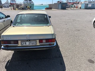 1984 Mercedes-Benz W123 Sedan