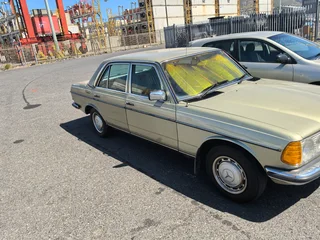 1984 Mercedes-Benz W123 Sedan