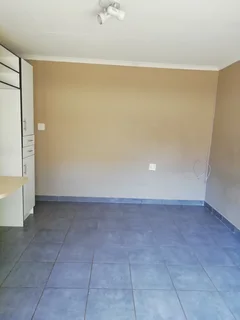 1bedroom cottage for rental in Groblerpark Roodepoort R3950 incl water, own prepaid electricity