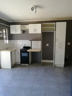 1bedroom cottage for rental in Groblerpark Roodepoort R3950 incl water, own prepaid electricity