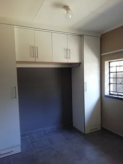 1bedroom cottage for rental in Groblerpark Roodepoort R3950 incl water, own prepaid electricity