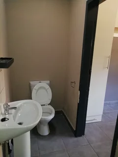 1bedroom cottage for rental in Groblerpark Roodepoort R3950 incl water, own prepaid electricity