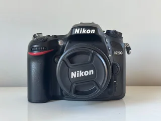  Sigma Art 18–35mm f/1.8 + Nikon D7200 DSLR Bundle