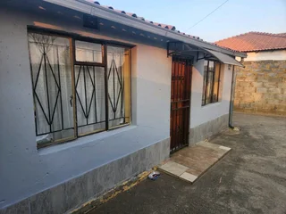 House for rent available in Pimville Zone 2