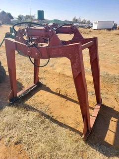 Brick grab with rotator