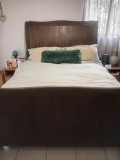 Queen size slet bed frame