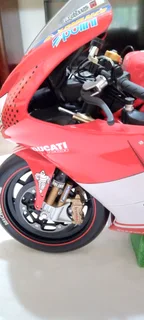 Ducati 1/6 Scale Troy Bayliss Replica