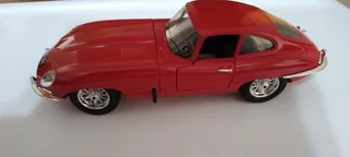 Jaguar  E-Type 1/18 scale model.