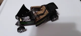 Ford 1934 Street Rod 1/18 scale model.