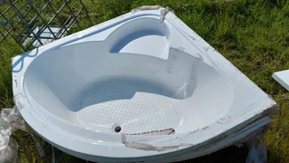 Bathtub - Ad posted by ickram ebrahim