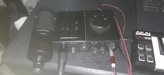 Native instruments audio interface + audio technica microphone