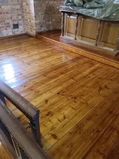 Looking for laminated floor fitters