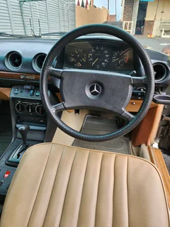 Mercedes Benz 230E