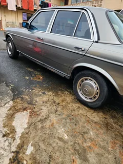 Mercedes Benz 230E