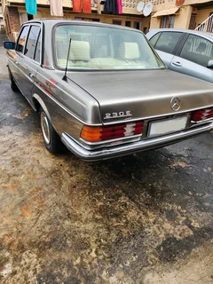 Mercedes Benz 230E