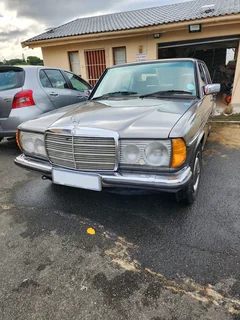 Mercedes Benz 230E