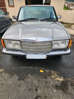 Mercedes Benz 230E