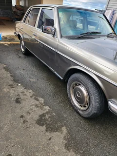 Mercedes Benz 230E