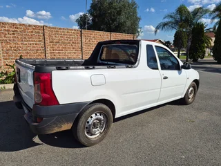 2019 Nissan NP200 1.6 BAKKIE. ONE OWNER. SPARE KEYS