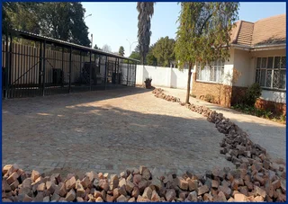 Room available to rent on large property in Brenthurst, Brakpan.
