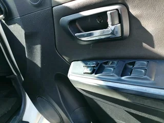 2011 GWM H5 MANUAL TRANSMISSION WITH LEATHER SEATS AND TOW BAR