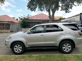 2009 Toyota Fortuner 3.0 D4d Automatic Transmission With Leather Seats In Excellent Condition