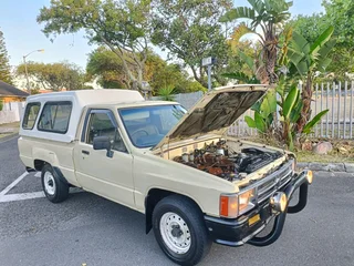 Toyota Hilux 2.4D 5 Speed Diesel