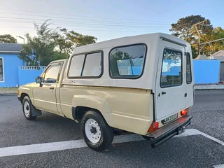Toyota Hilux 2.4D 5 Speed Diesel