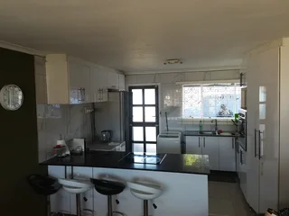 Beautiful 3 bedroom family home in phoenix