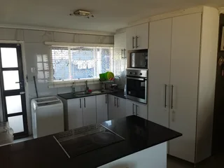 Beautiful 3 bedroom family home in phoenix