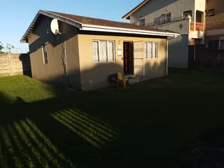 Lovely 2 bedroom freestanding house