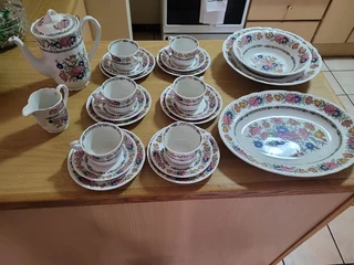 Reduced ! Bargain ! Quality Vintage Spanish Porcelain Tea Set !! Beautiful !