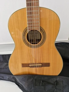 REDUCED ! Play Quality guitar today ! Salvador Ibanez Classical guitar with padded bag !