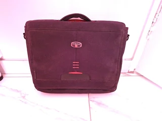 Bargain ! Quality Packlite Large Laptop Bag !!