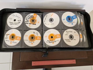 Bargain ! Large, 200 CD/DVD holder in good condition ! With discs !