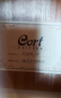 Beautiful Guitar ! Quality CORT AC-100 OP Classical guitar in like new condition !