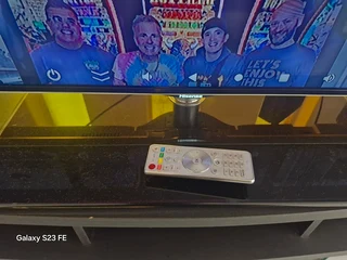 SOMETHING SPECIAL ! Hisense 65&#34; 680 UAD 3D TV with 130 Blueray 3D Original discs !