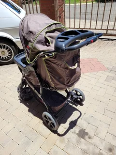 Bargain ! Chelino Pram and carry cot in good condition !
